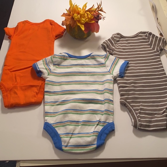3 onesies⬇️PRICE DROPPED - Picture 2 of 2